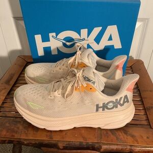 Hoka Clifton 9 Beige and Coral Running Shoes